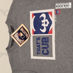 Majestic Chicago Cubs T-Shirt. Adult Small, Gray